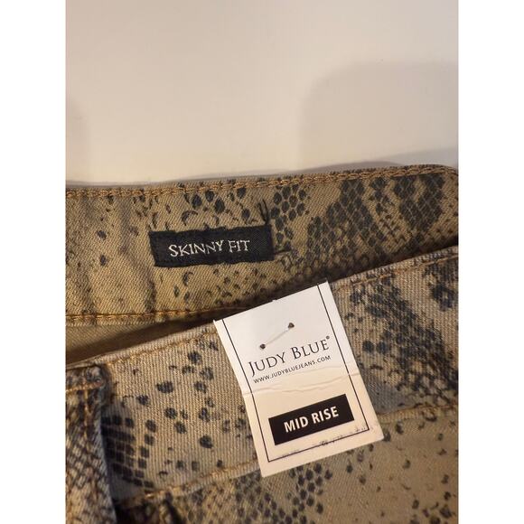 Judy Blue 20W NWT Snakeskin Skinny Jeans Mid Rise Stretchy Denim Plus Size - Picture 4 of 8